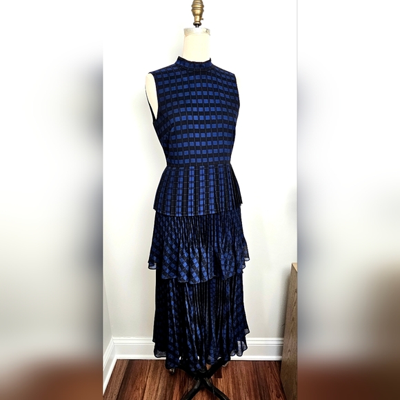 Club Monaco Dresses & Skirts - Club Monaco Pleated Tiered Midi Dress Blue Black Check Size 2